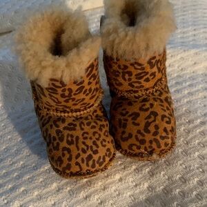 UGG Baby Boots in Leopard print, Size :Small: newborn to 3 months